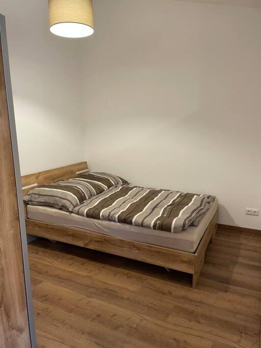 Apartment In Zentraler Lage Mit Privatparkplatz Ґрафенвер Екстер'єр фото